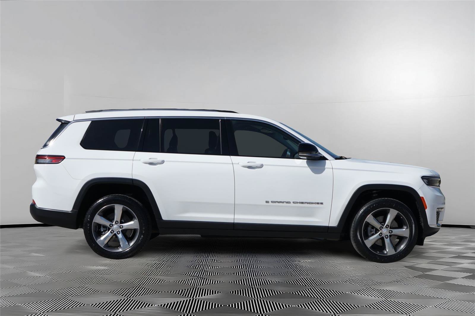 Used 2021 Jeep Grand Cherokee L Limited AWD/4WD image 4