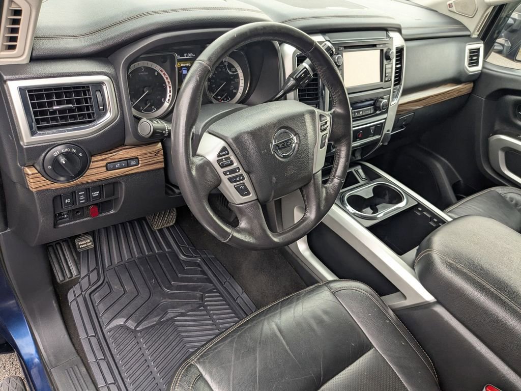 Used 2018 Nissan Titan SL w/ Chrome Package image 10