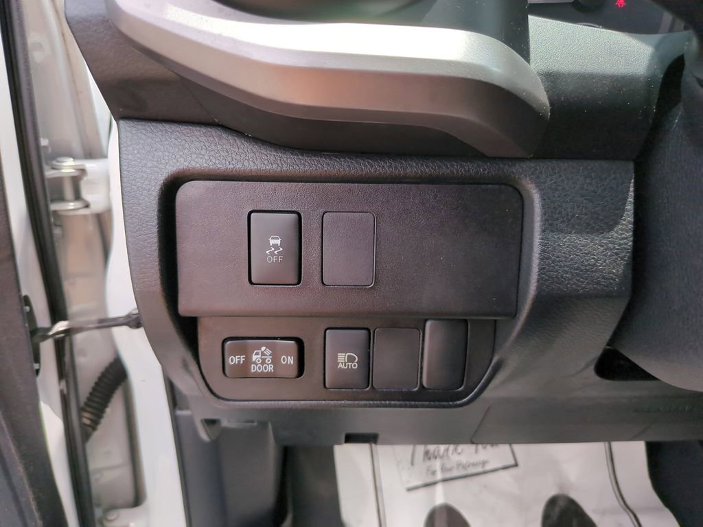 Used 2021 Toyota Tacoma SR5 RWD image 28