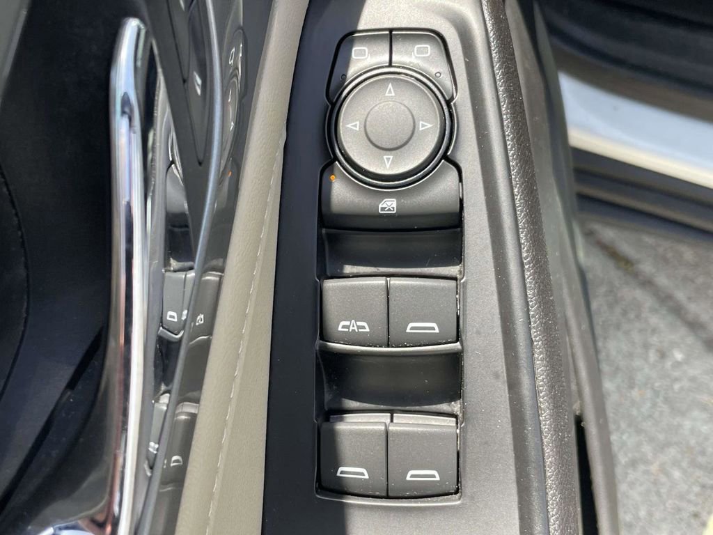 Used 2023 Chevrolet Traverse LT image 16