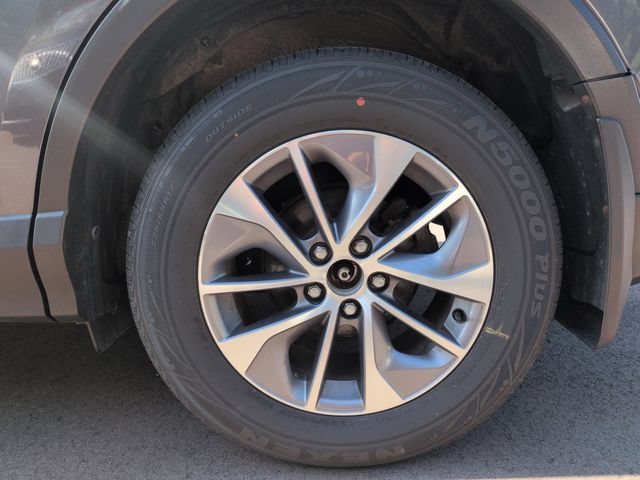 Used 2018 Toyota RAV4 XLE AWD/4WD image 11