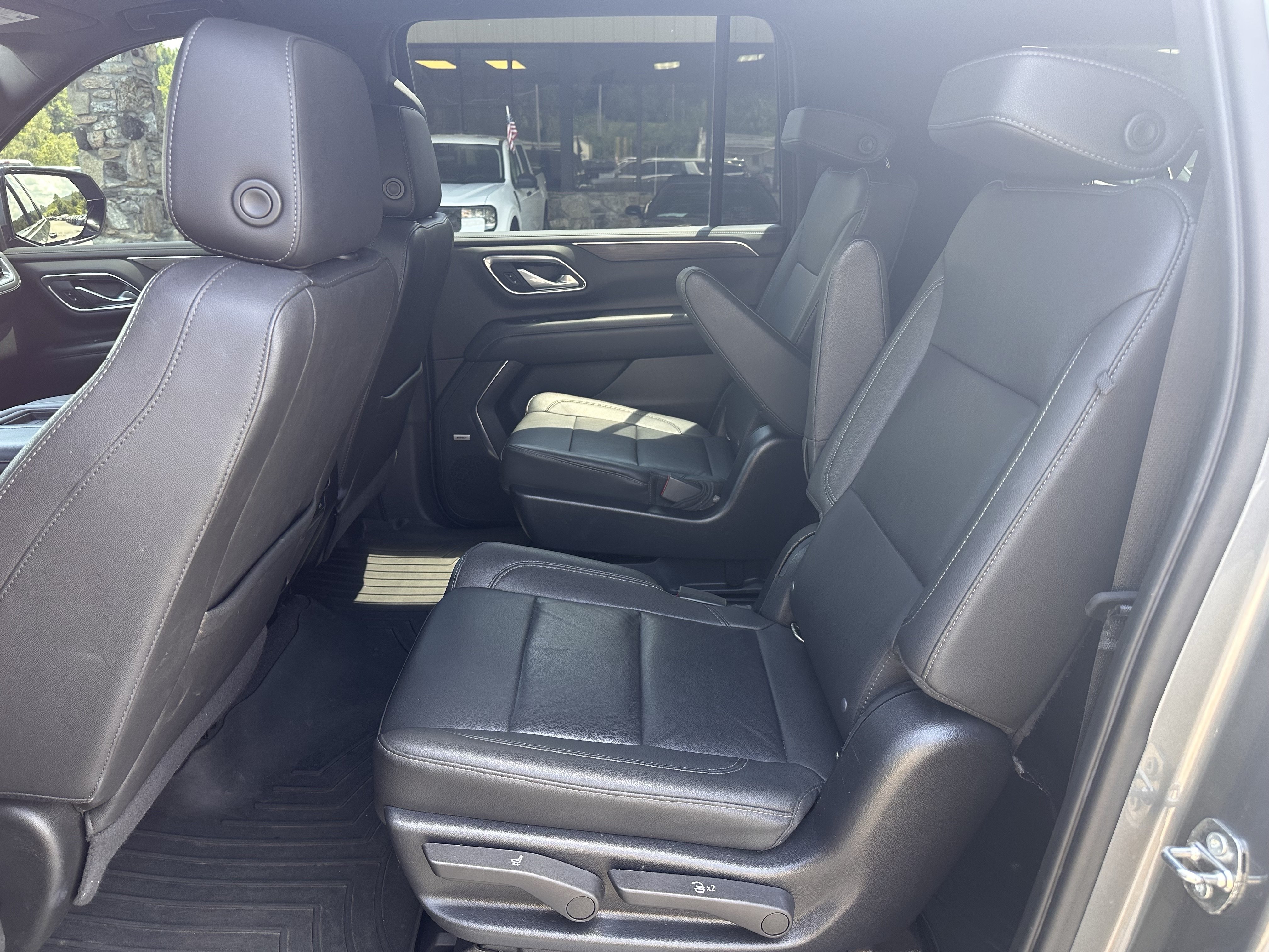Used 2022 Chevrolet Suburban LT AWD/4WD image 12
