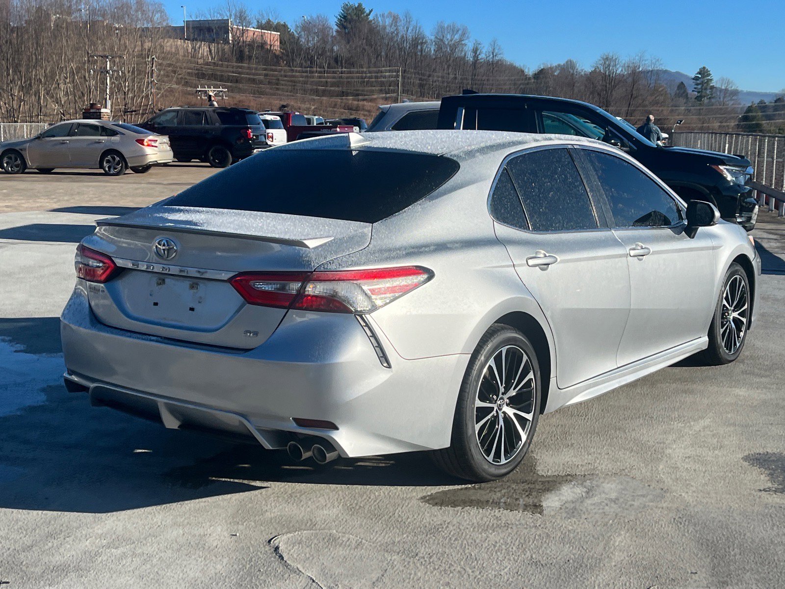 Used 2018 Toyota Camry SE image 3