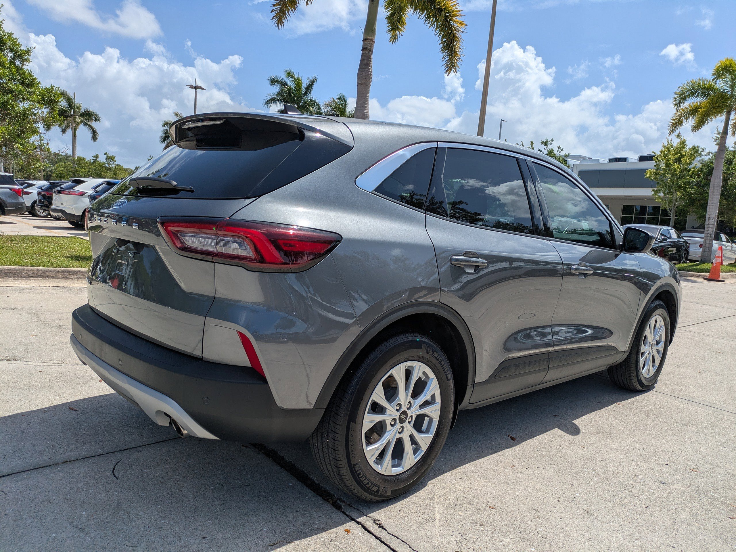 Certified 2023 Ford Escape Active w/ Tech Pack #2 FWD image 4