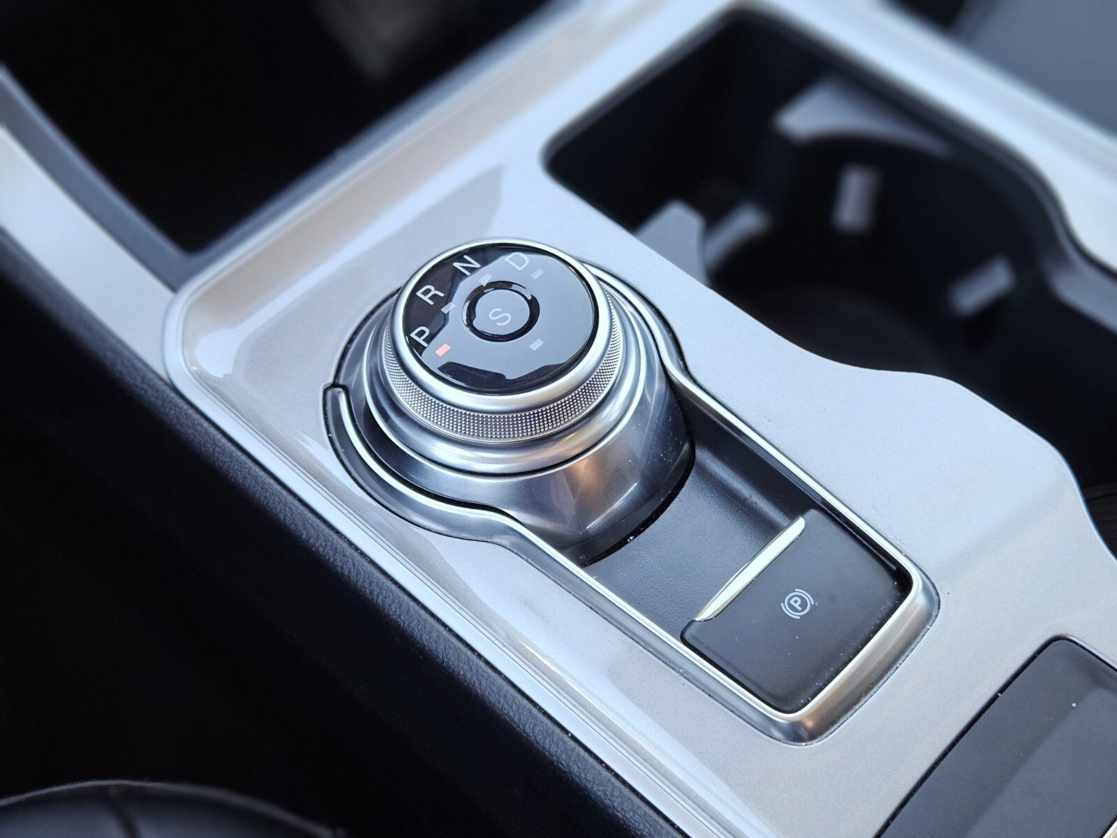 Certified 2024 Ford Edge SEL w/ Convenience Package image 25