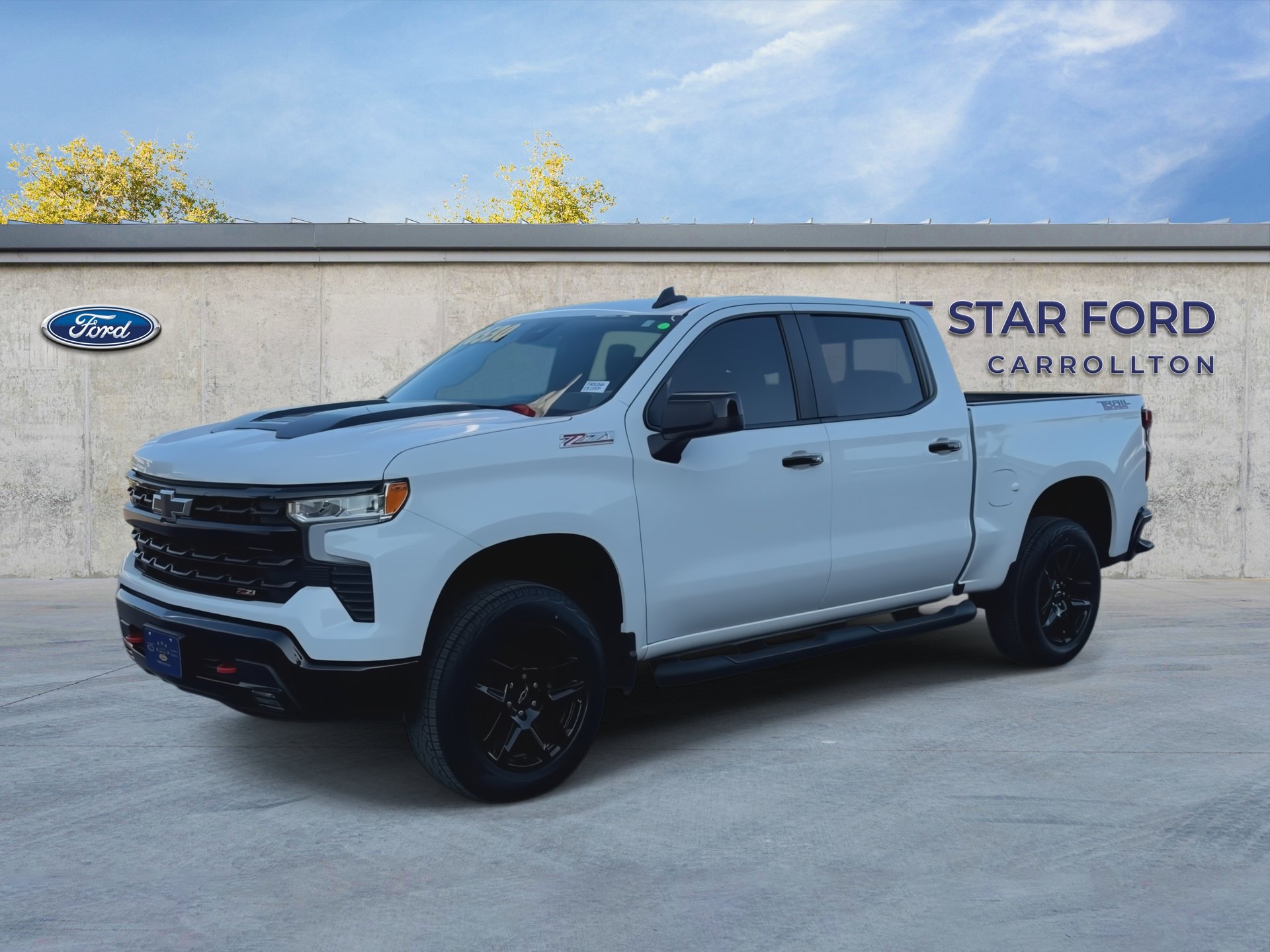 Used 2024 Chevrolet Silverado 1500 LT Trail Boss w/ Convenience Package II AWD/4WD image 4