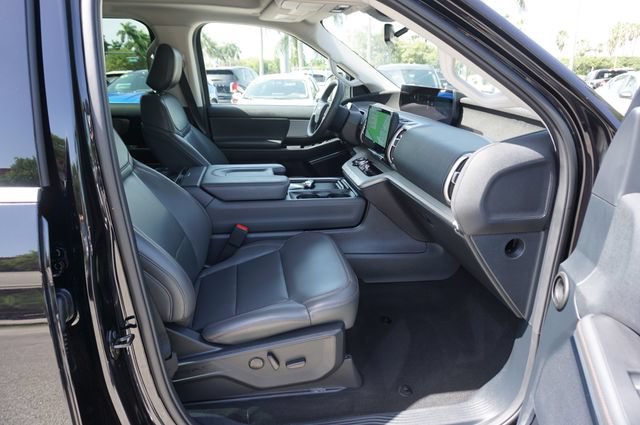 Certified 2025 Ford Expedition Active RWD image 3