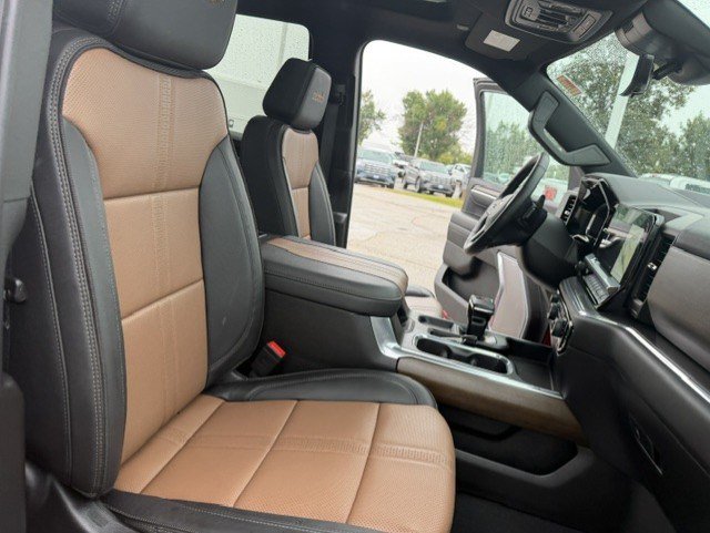 Used 2025 Chevrolet Silverado 1500 High Country AWD/4WD image 42
