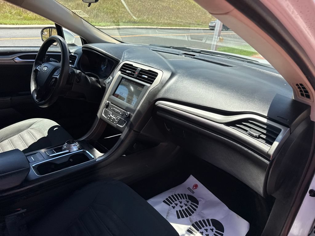 Certified 2018 Ford Fusion SE w/ Fusion SE Technology Package FWD image 31