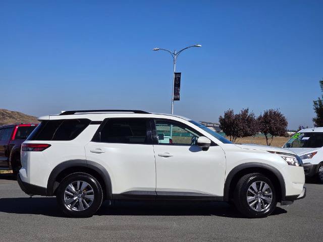 Used 2024 Nissan Pathfinder SV FWD image 3