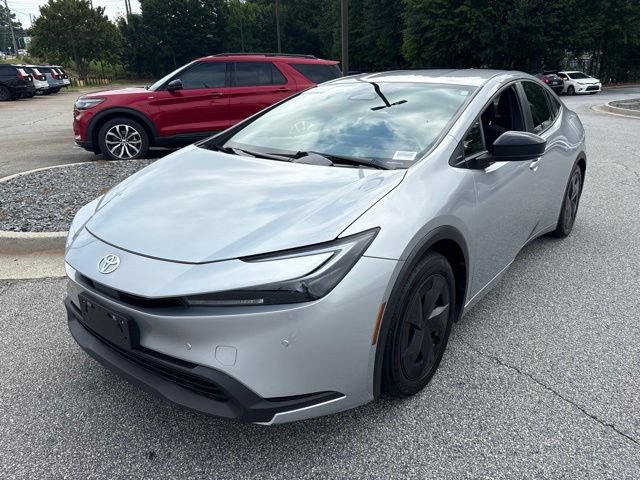 Used 2025 Toyota Prius LE FWD image 4