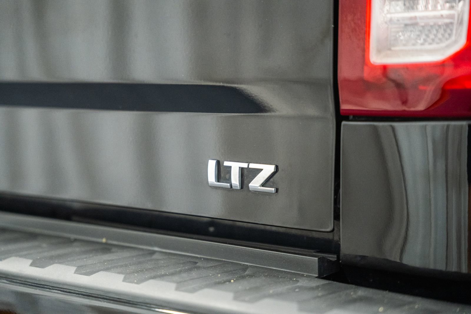 Used 2017 Chevrolet Silverado 1500 LTZ Z71 w/ LTZ Plus Package image 9