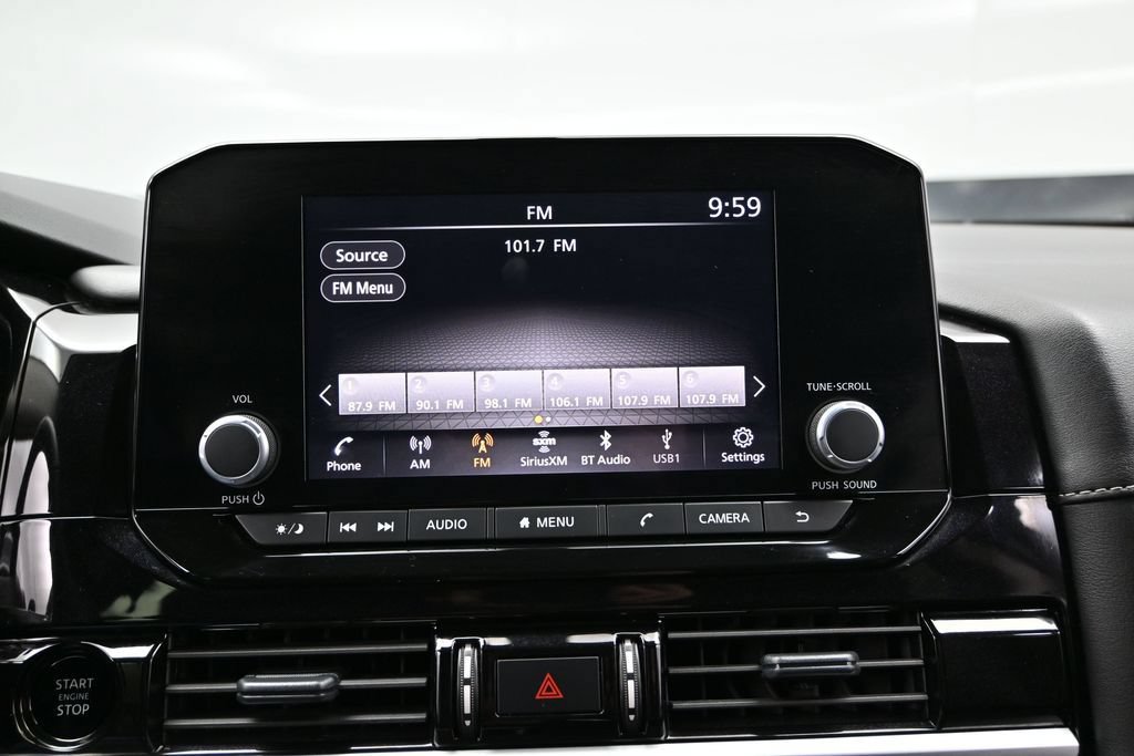 Used 2025 Nissan Pathfinder SV FWD image 31