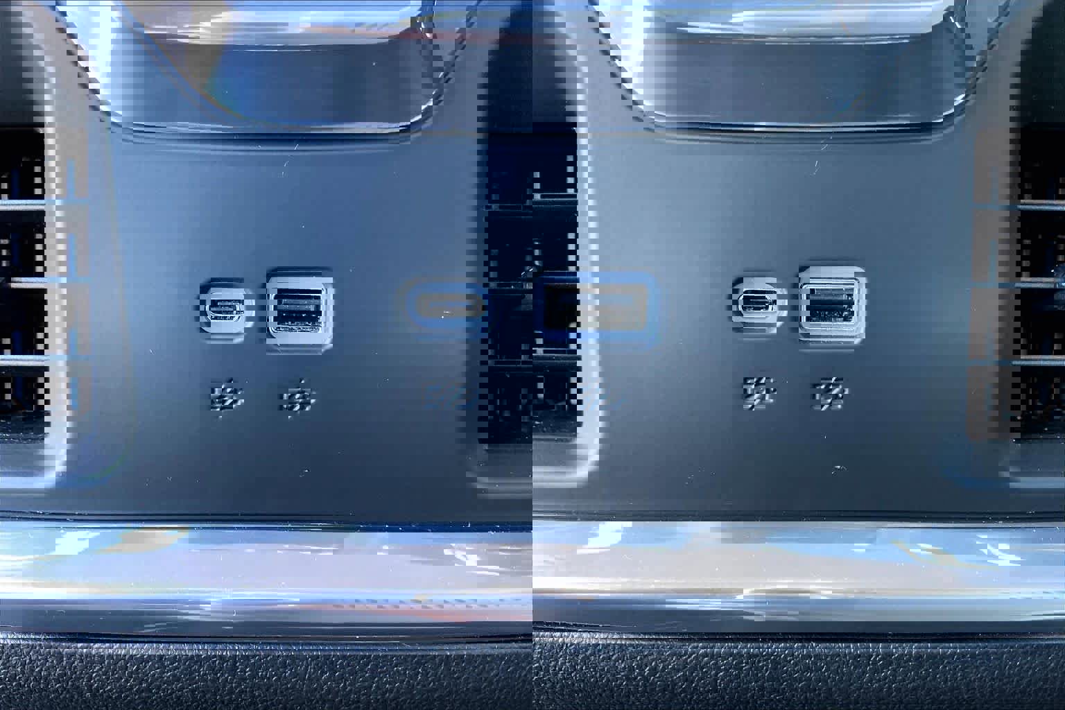 Used 2024 Chevrolet Silverado 2500 LTZ w/ LTZ Convenience Package image 33