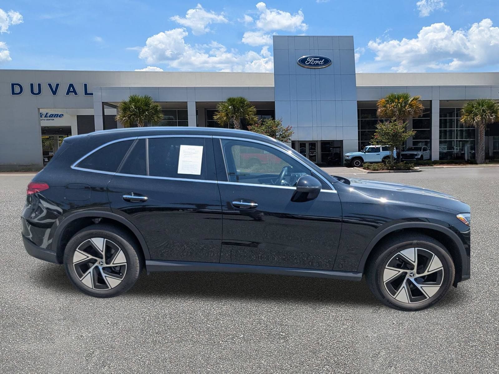 Used 2024 Mercedes-Benz GLC 300 4MATIC image 3