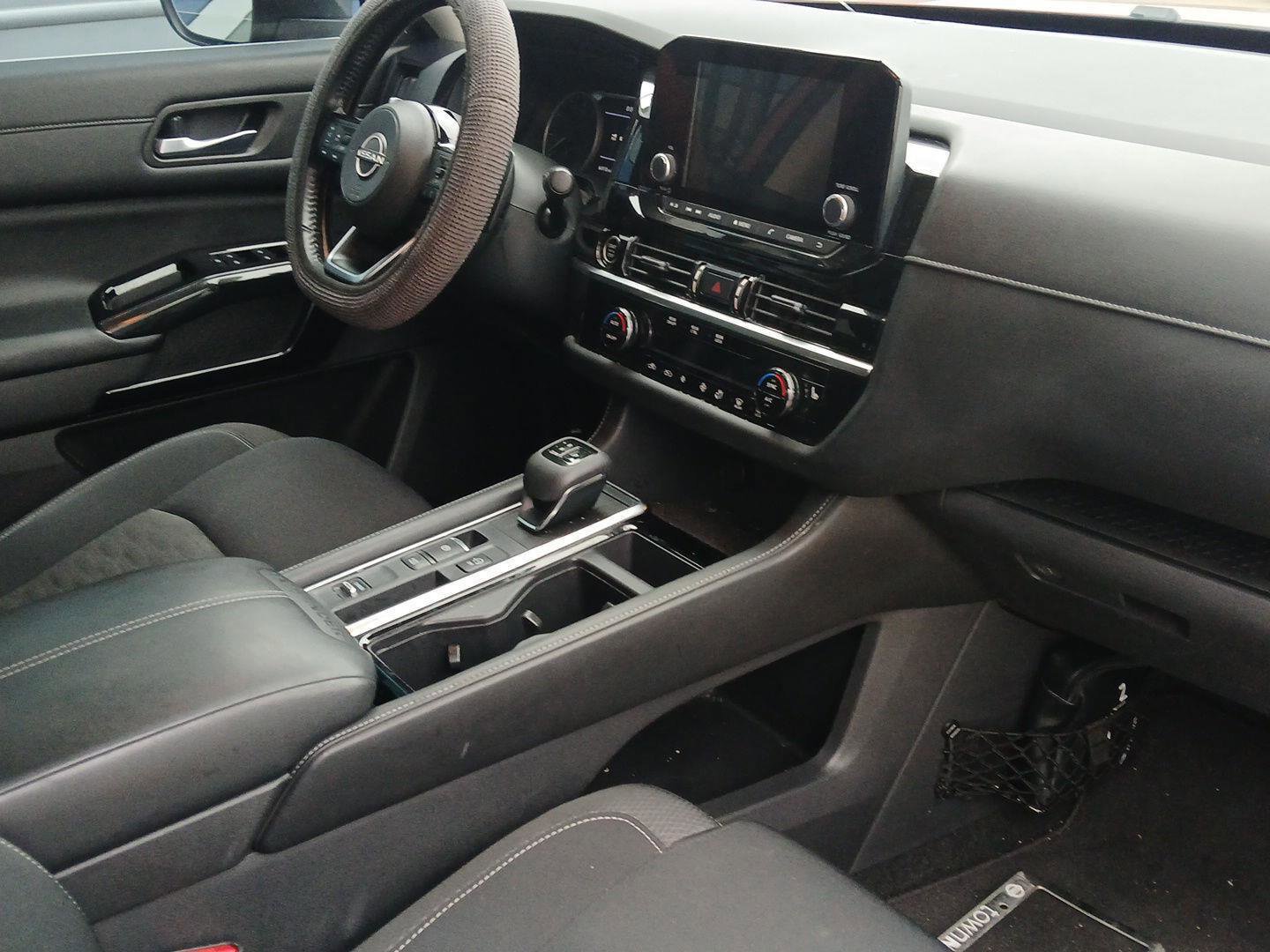 Used 2022 Nissan Pathfinder SV w/ SV Premium Package image 9