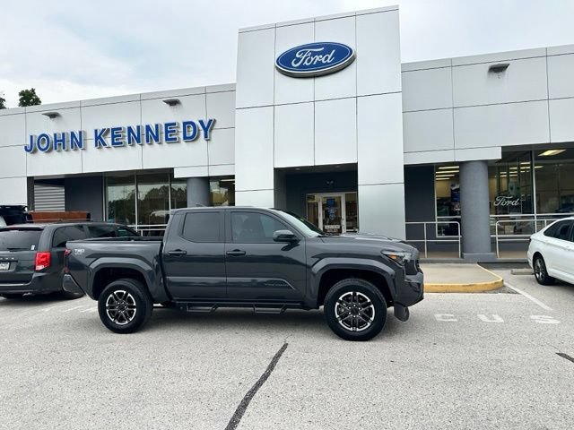 Used 2024 Toyota Tacoma TRD Sport AWD/4WD image 21