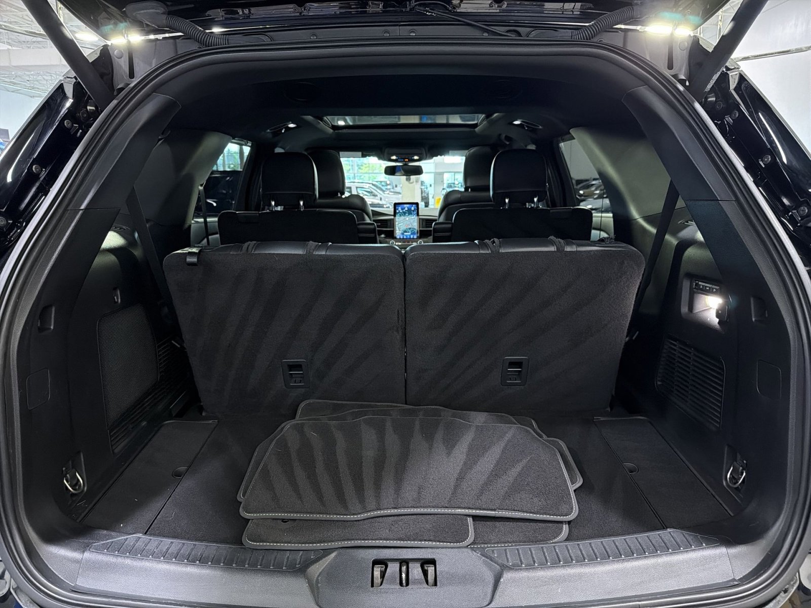 Certified 2020 Ford Explorer ST w/ Premium Technology Package AWD/4WD image 32