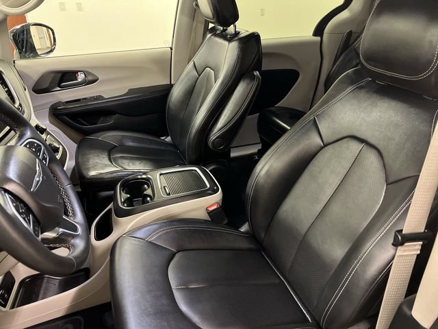 Used 2024 Chrysler Pacifica Limited FWD image 9