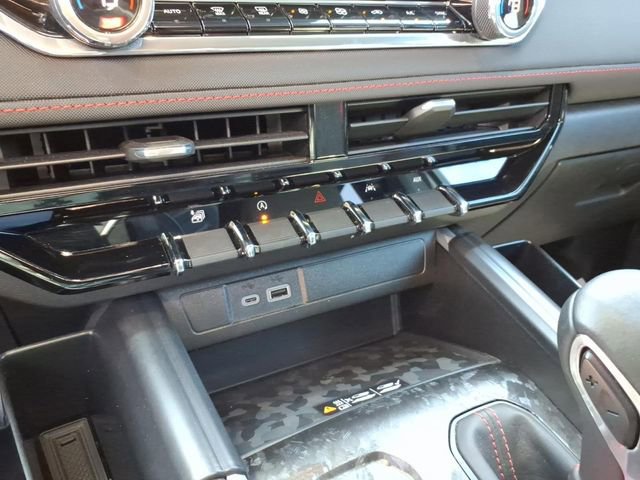 Used 2023 Chevrolet Colorado Z71 w/ Z71 Convenience Package 2 image 28