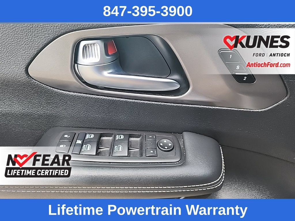 Used 2025 Chrysler Pacifica Select FWD image 47