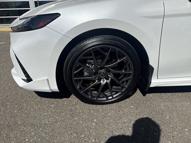 Used 2025 Toyota Camry XSE FWD image 9