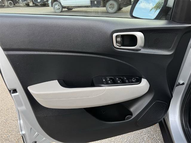 Used 2022 Hyundai Venue SEL w/ Cargo Package image 12