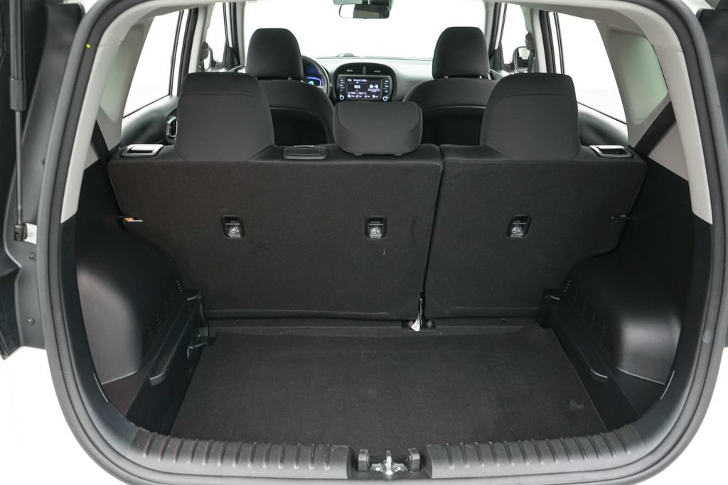 Used 2025 Kia Soul LX w/ LX Technology Package FWD image 19