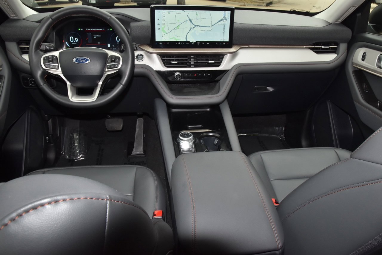 Certified 2025 Ford Explorer Active w/ Active Comfort Package RWD image 17