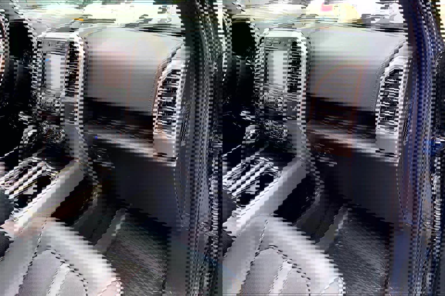 Certified 2019 Ford F150 Platinum w/ Equipment Group 701A Luxury AWD/4WD image 17