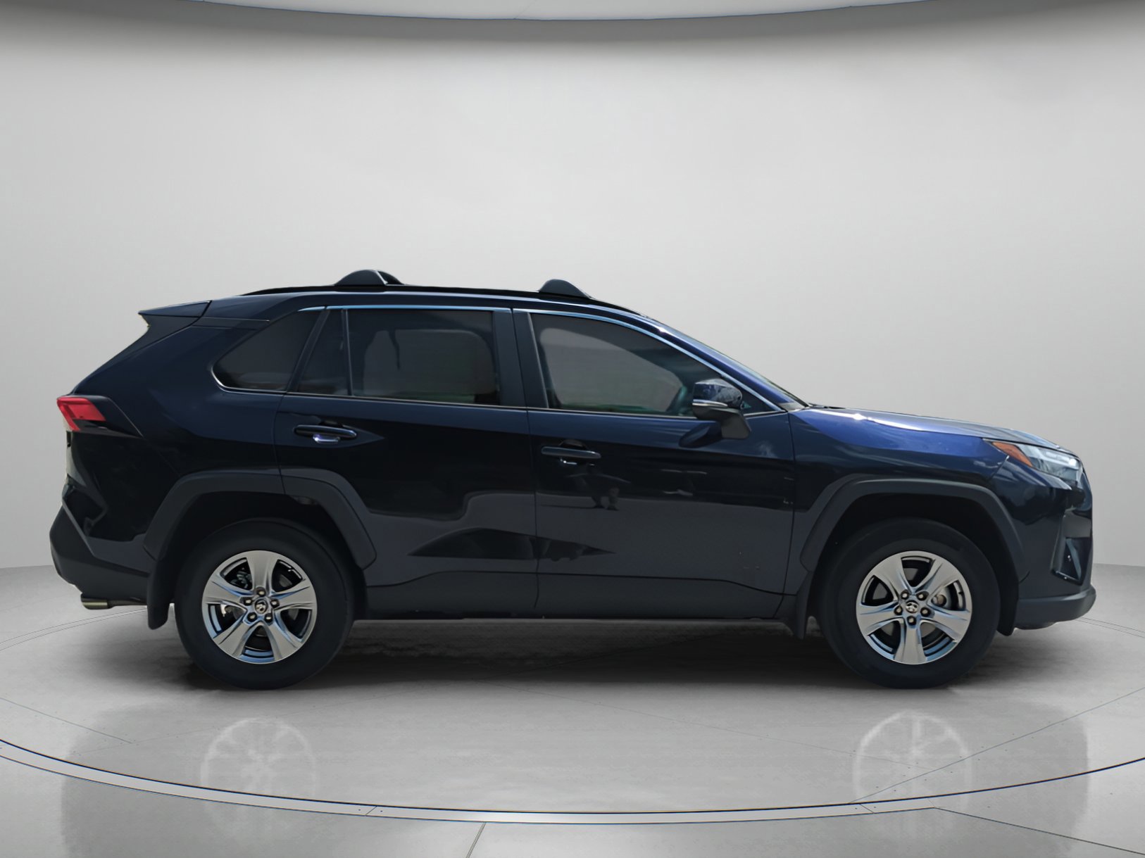 Used 2025 Toyota RAV4 XLE w/ Convenience Package FWD image 31