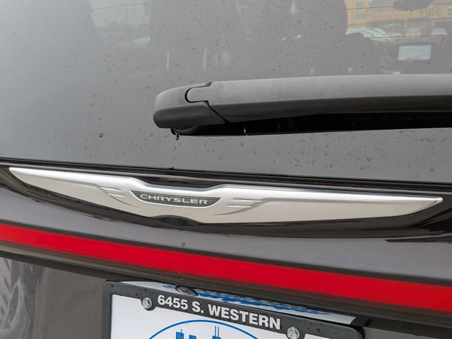 Used 2023 Chrysler Pacifica Touring-L FWD image 30