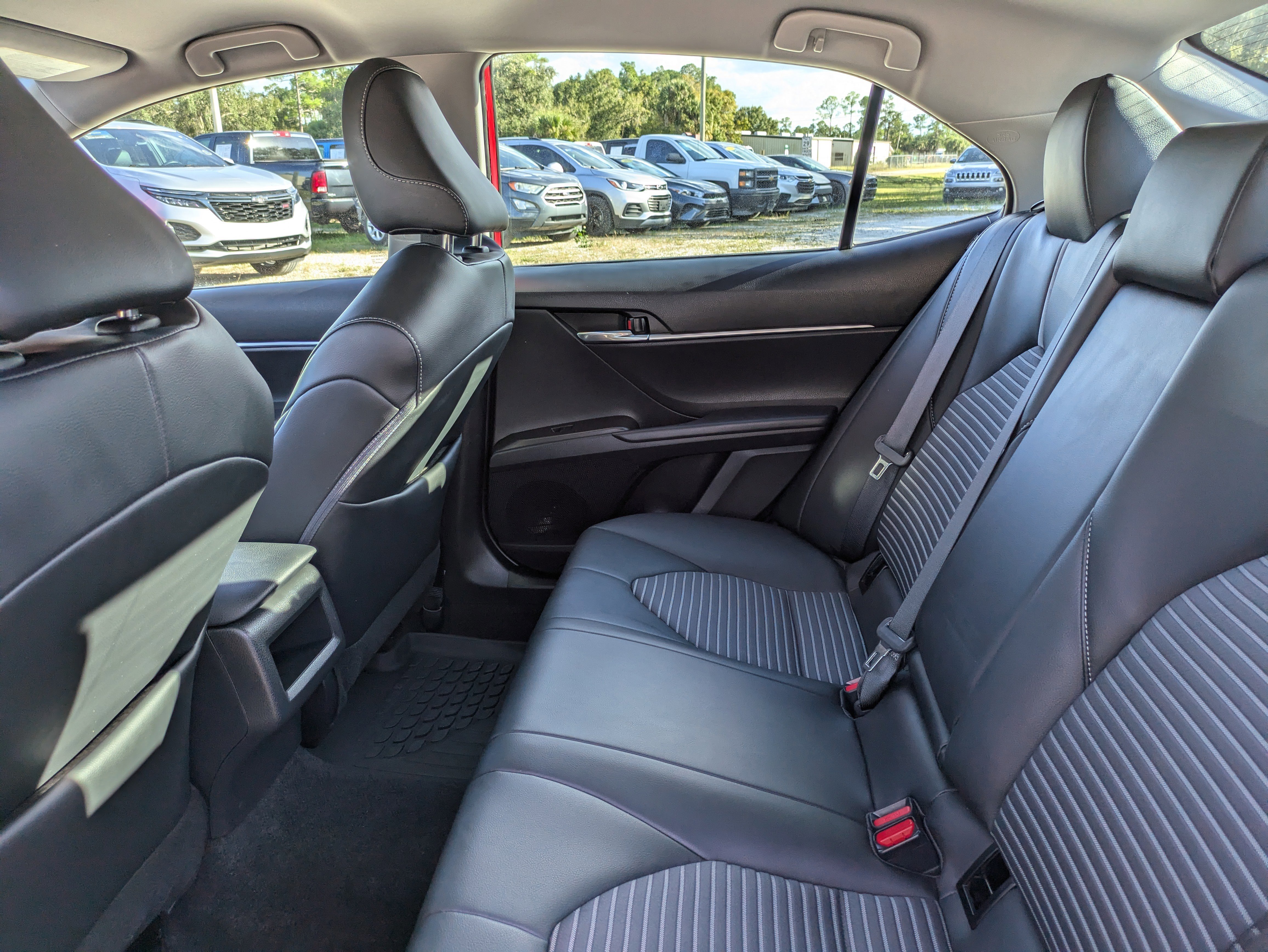 Used 2023 Toyota Camry SE image 14