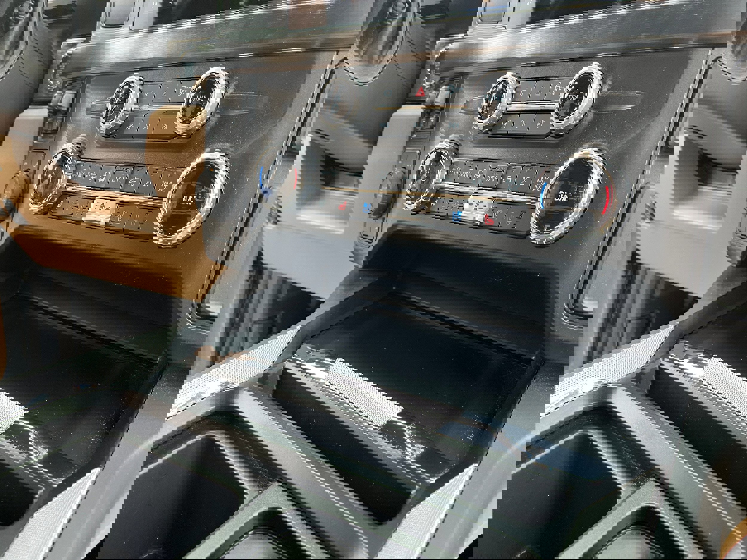 Certified 2025 Ford F550 Lariat image 17