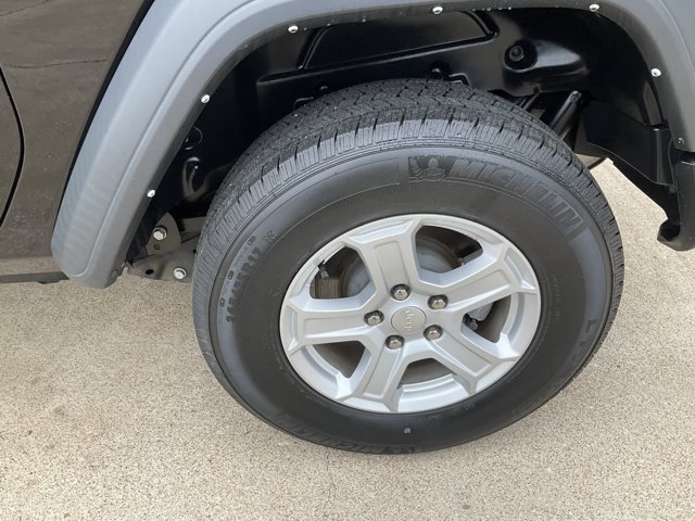 Used 2021 Jeep Wrangler Sport AWD/4WD image 9
