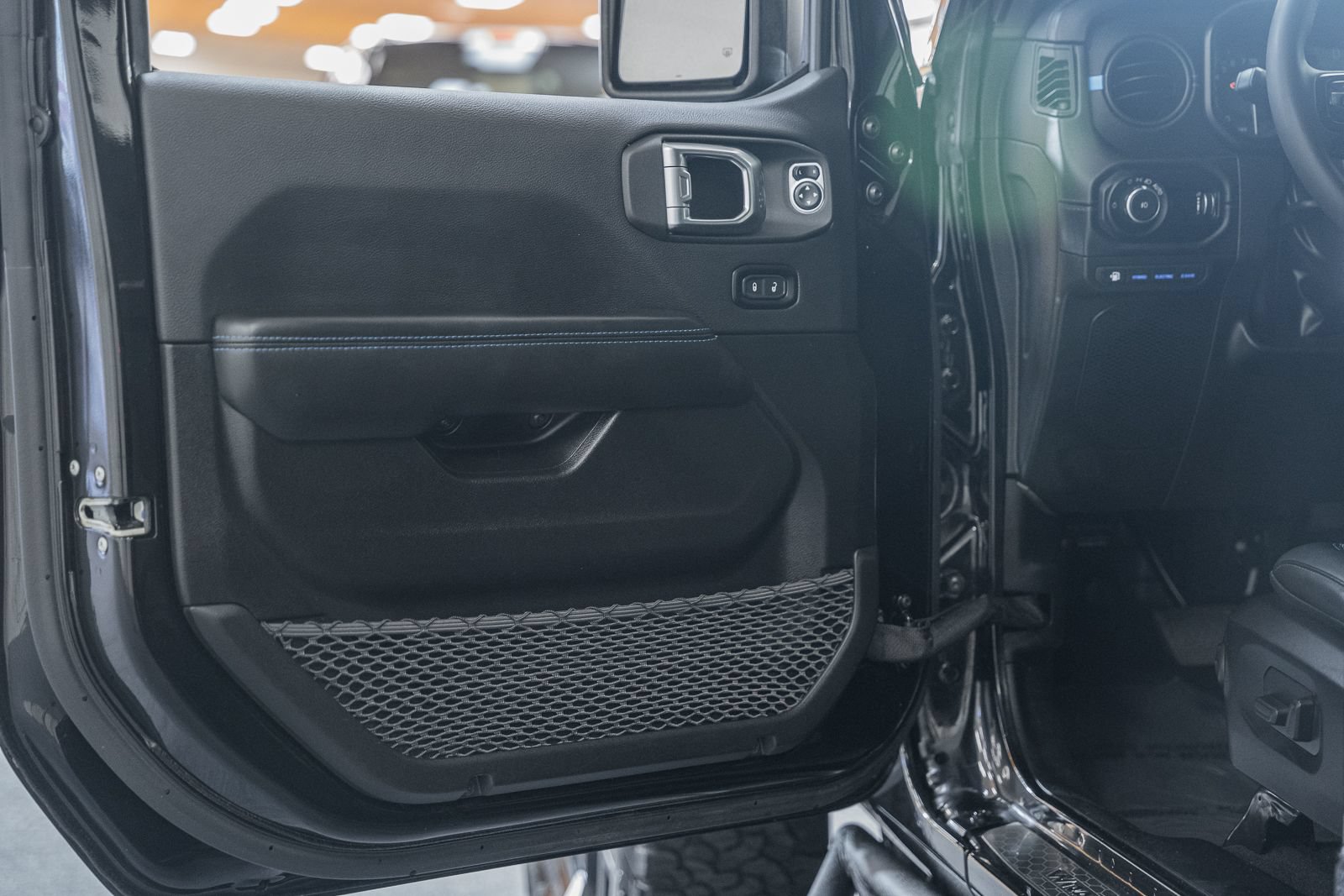 Used 2024 Jeep Wrangler Unlimited Rubicon 4xe AWD/4WD image 46