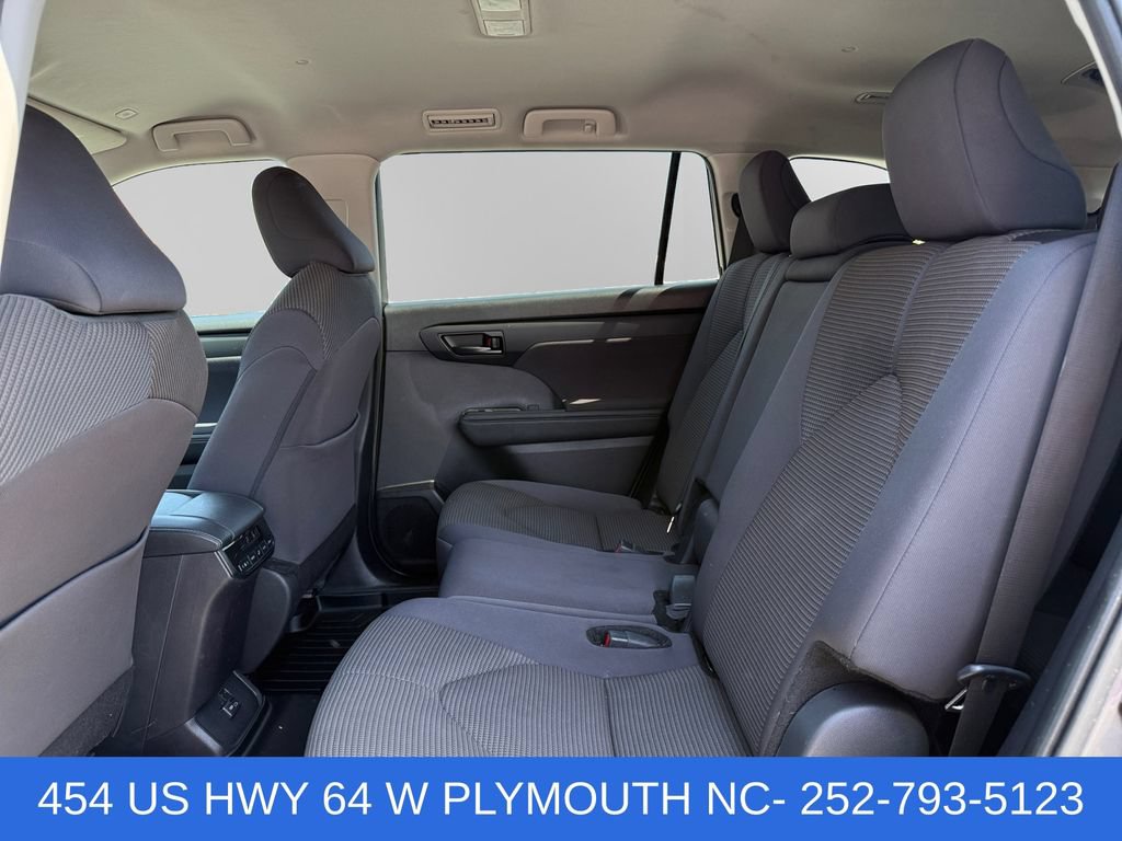 Used 2024 Toyota Highlander LE AWD/4WD image 13