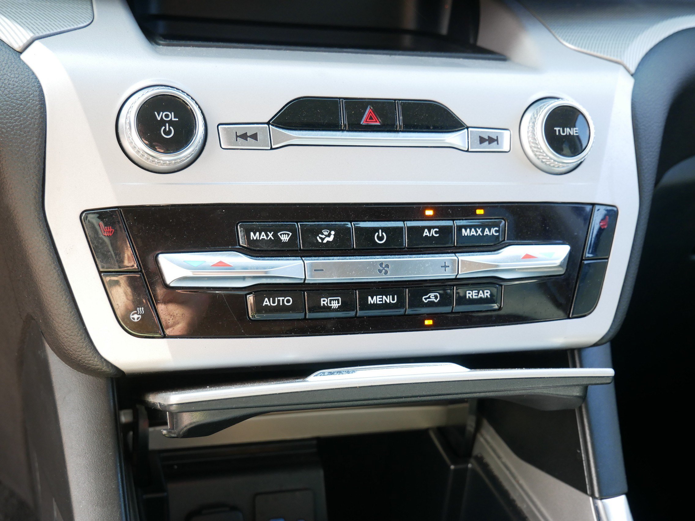 Certified 2023 Ford Explorer XLT w/ XLT Sport Appearance Package AWD/4WD image 23