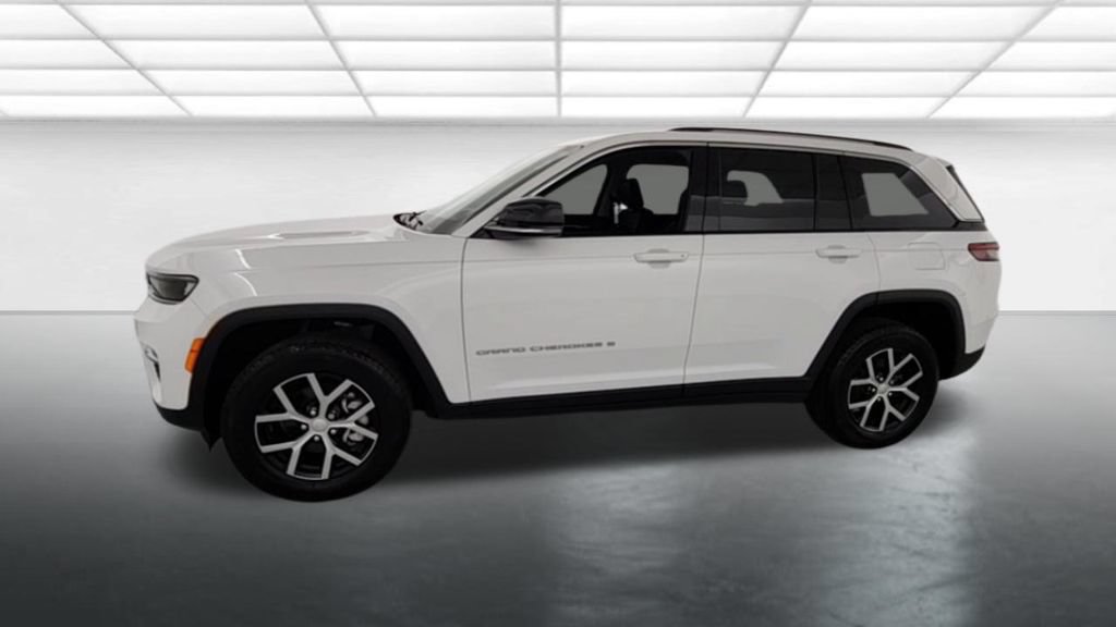 Used 2024 Jeep Grand Cherokee Limited AWD/4WD image 4