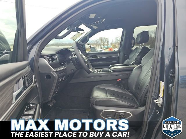 Used 2024 Jeep Wagoneer Series II w/ Flexible Seating Group image 16