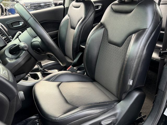 Used 2017 Jeep Compass Latitude AWD/4WD image 34