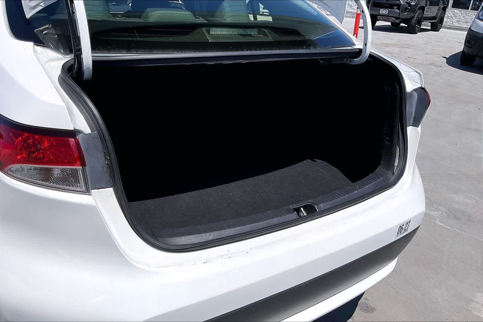Used 2021 Toyota Corolla LE FWD image 18