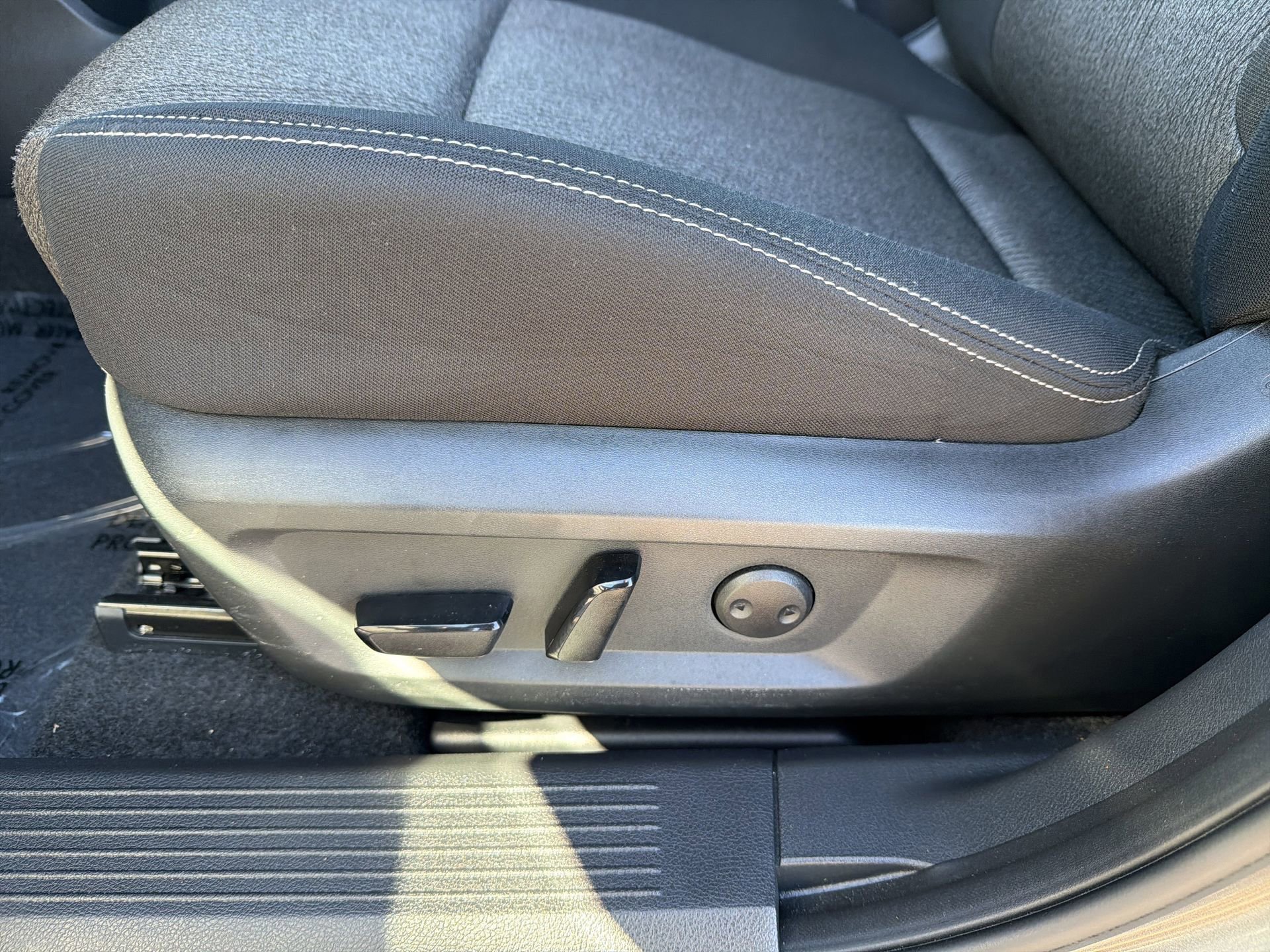 Used 2024 Nissan Rogue SV image 25