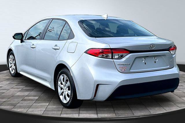Used 2024 Toyota Corolla LE FWD image 2