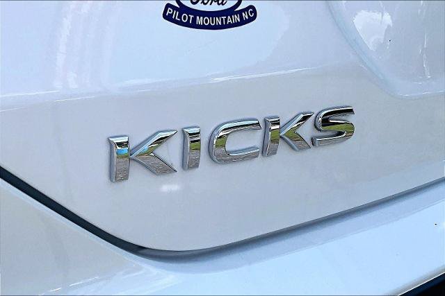 Used 2023 Nissan Kicks SR w/ SR Premium Package FWD image 8