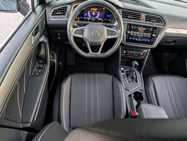 Used 2023 Volkswagen Tiguan SE image 9