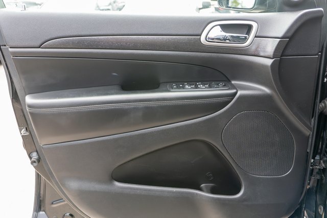 Used 2018 Jeep Grand Cherokee Laredo AWD/4WD image 16