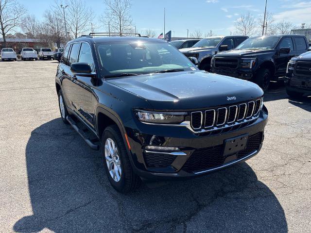 Used 2023 Jeep Grand Cherokee Limited image 3