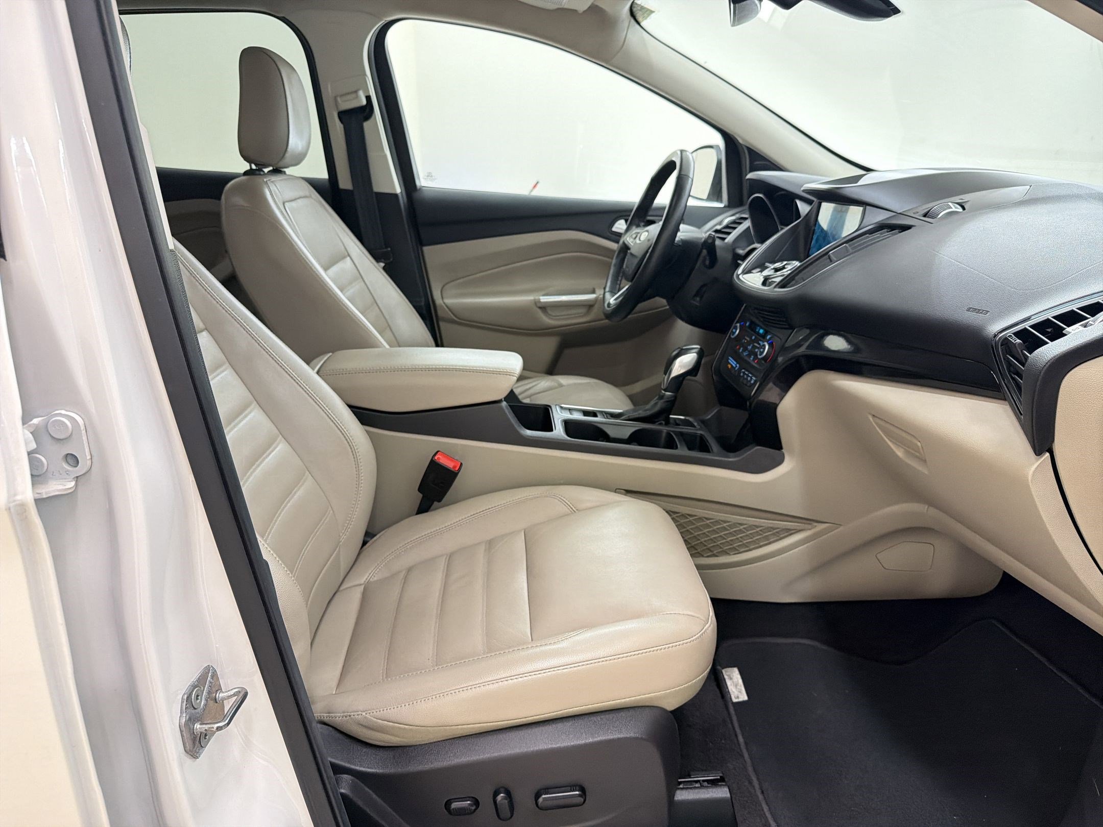 Certified 2019 Ford Escape Titanium FWD image 30