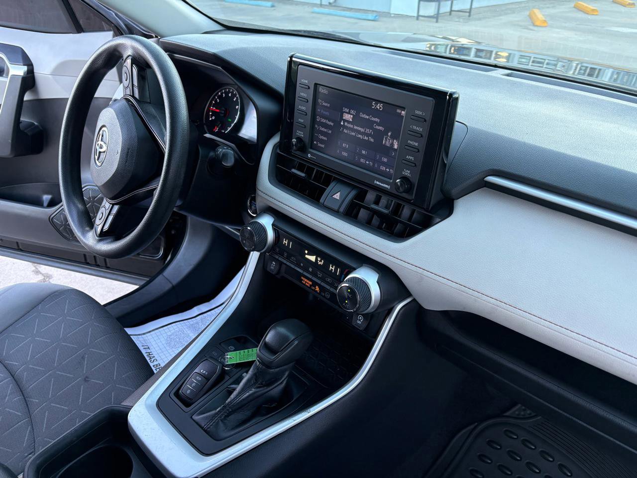 Used 2021 Toyota RAV4 XLE FWD image 39